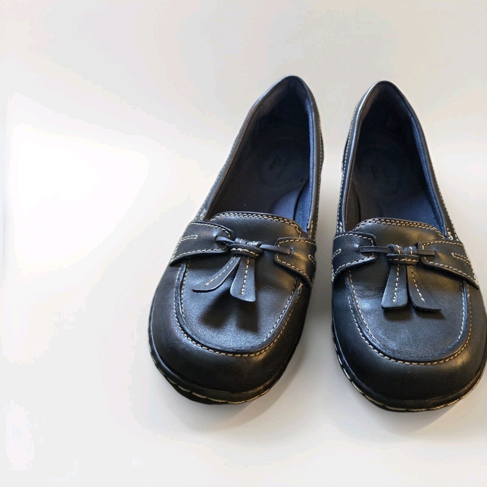 Clarks Women's Navy Leather Loafers Size 5M Comfort Slip On Tassel Flats Shoes